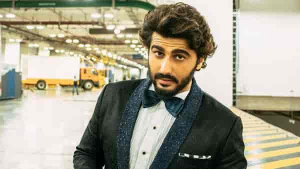 Arjun Kapoor runs into co-star Ishaqzaade Parineeti Chopra 'en route' to Dubai!