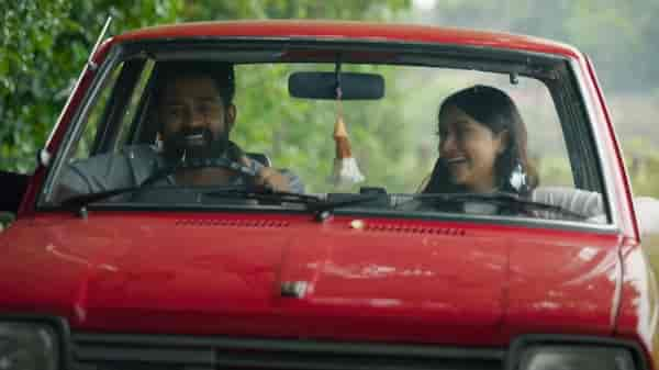 Asif Ali and Mamta Mohandas in a still from Maheshum Marutiyum