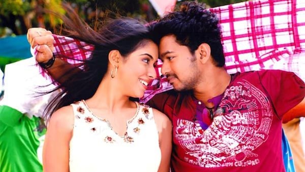 Asin and Vijay in the peppy number Vasantha Mullai