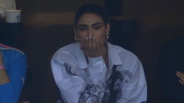 IND vs SL: Athiya Shetty left stunned after KL Rahul hands an easy catch