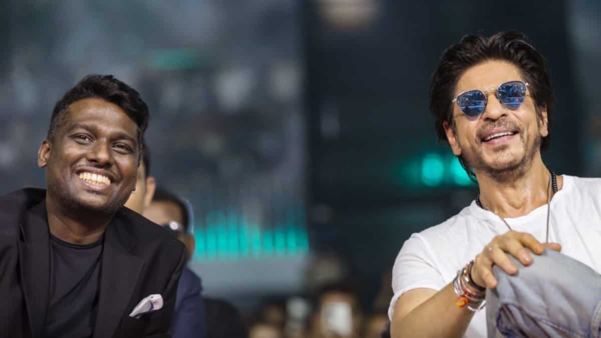 https://www.mobilemasala.com/film-gossip/Atlee-reveals-facing-hatred-when-his-picture-with-Shah-Rukh-Khan-at-IPL-match-went-viral-Thank-you-haters-i226698
