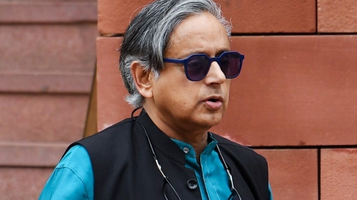 AUSvsIND, 2nd ODI: Shashi Tharoor mixes up Xaviers, gets trolled over cricket tweet