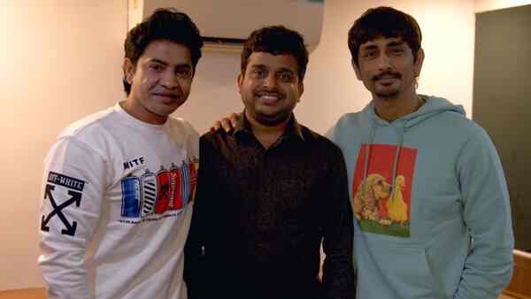 Ayalaan team with Siddharth