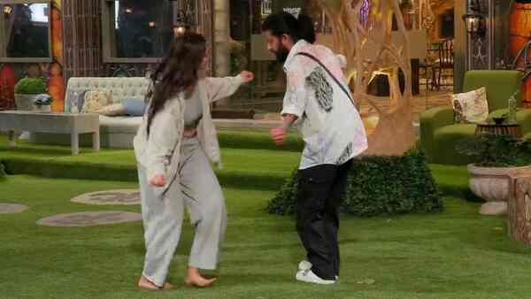 Bigg Boss 17 — Amid Munawar Faruqui's mental breakdown, Ayesha Khan dances with Anurag Dobhal; watch video