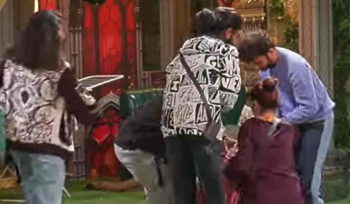 Bigg Boss 17- Ayesha Khan faints, Munawar Faruqui requests medical help | Watch here