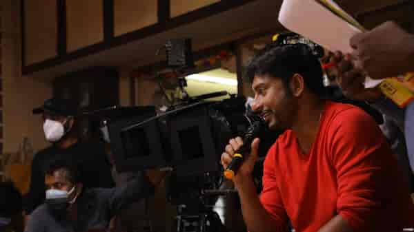 Balaji on the sets of Veetla Vishesham