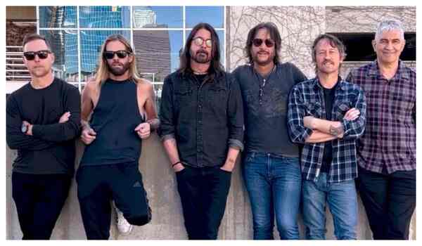 Foo Fighters play musical tribute to late drummer Taylor Hawkins on SNL