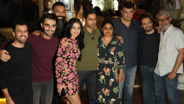 Mahima Makwana, Ishwak Singh wrap up adult comedy Bas Karo Aunty; party with the makers