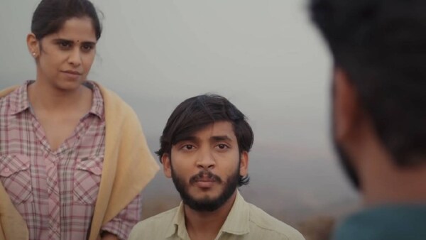 B.E. Rojgaar episode 3 review: Friends drift apart, families stir chaos in Sai Tamhankar's web series