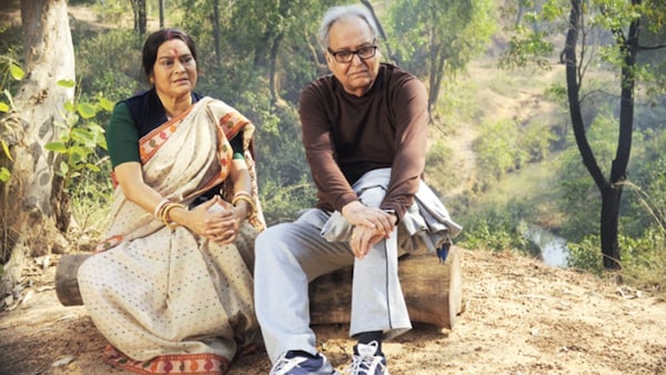 Belashuru Review: A family drama that pays tribute to late actors Soumitra Chatterjee and Swatilekha Sengupta