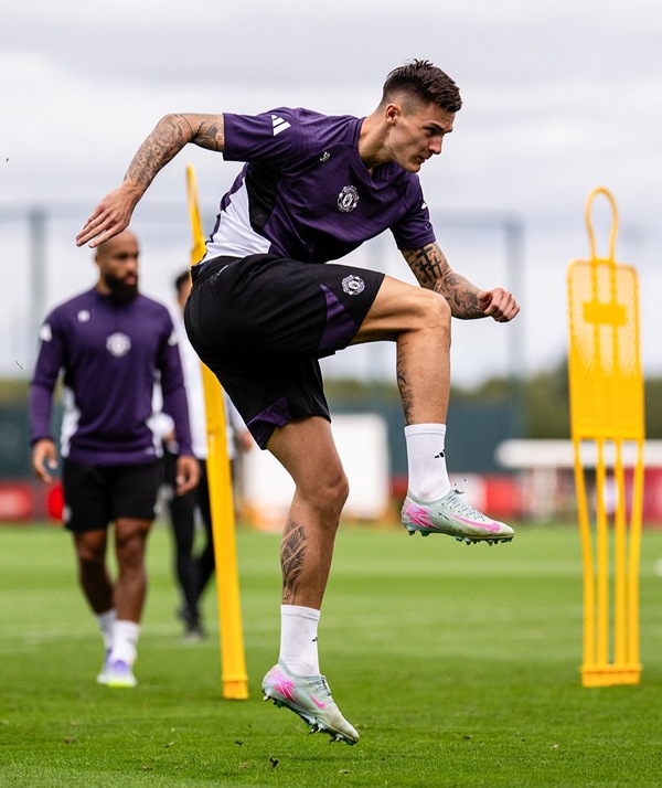 Benjamin Sesko during training. Image | Manchester United on X
