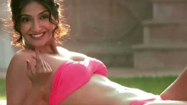 Sonam Kapoor in Bewakoofiyaan