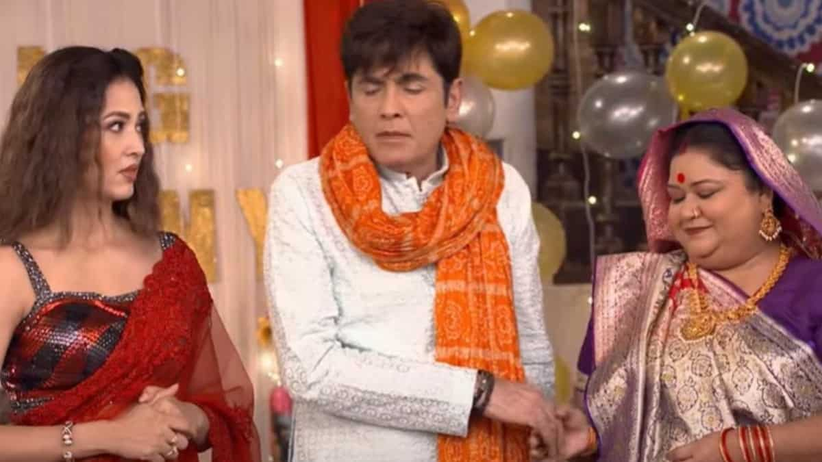 https://www.mobilemasala.com/film-gossip/Bhabhi-Ji-Ghar-Par-Hai-Episode-2389-Vibhuti-ends-up-marrying-Angoori-Bhabhis-Mother-i286635