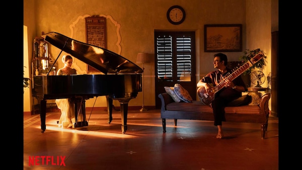 R Madhavan and Fatima Sana Shaikh in a still from Aap Jaisa Koi