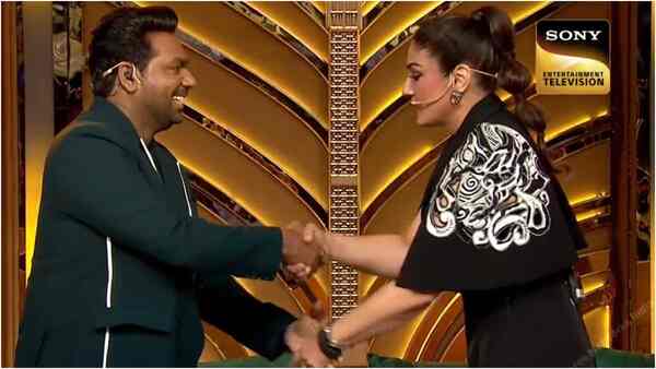 Aapka Apna Zakir: Raveena Tandon steals the show as she grooves to Kisi Disco Mein Jaaye | Watch