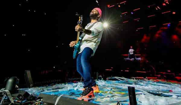 Arijit Singh apologizes to female fan during UK concert after security grabs her neck: 'Wish I was there to protect you'