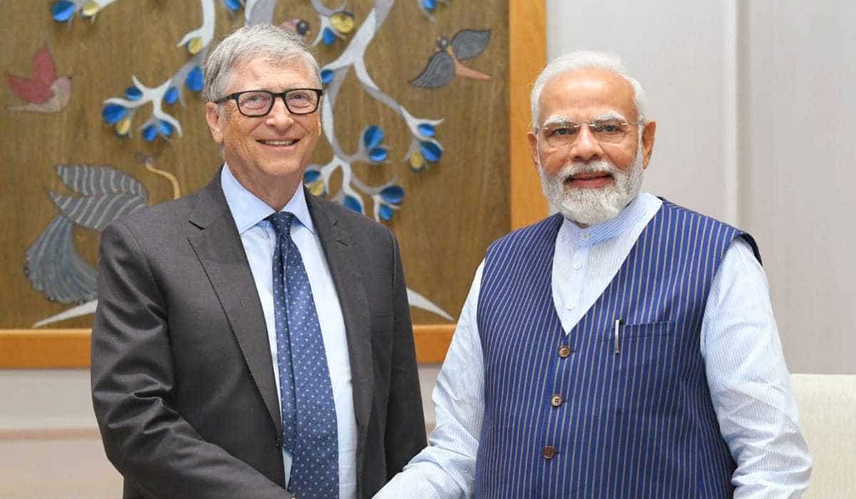 https://www.mobilemasala.com/film-gossip/Bill-Gates-visits-Statue-of-Unity-in-Gujarat-expresses-gratitude-to-Prime-Minister-Narendra-Modi-in-a-unique-way-i220414