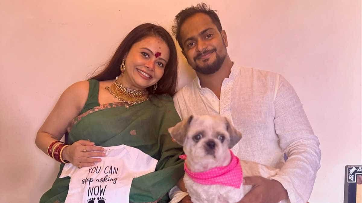 https://www.mobilemasala.com/film-gossip/Devoleena-Bhattacharjee-announces-first-pregnancy-with-her-husband-Shanawaz-Shaikh-See-photos-i290599