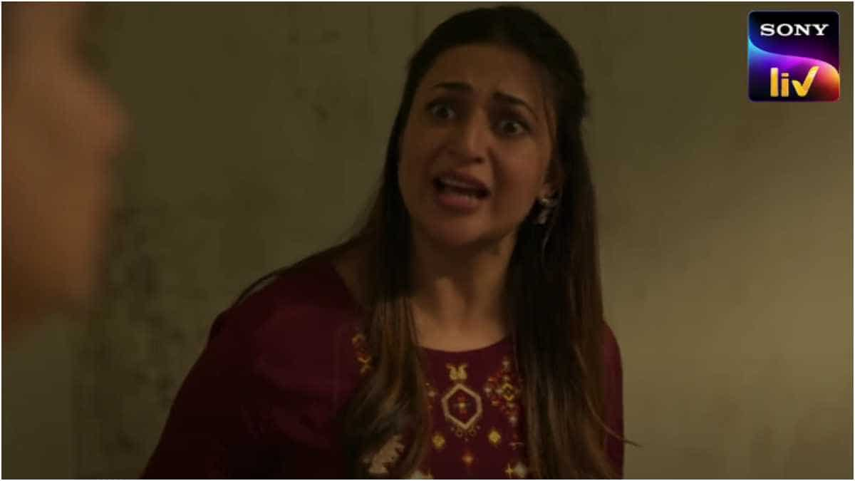 https://www.mobilemasala.com/movies/Adrishyam-episode-19-update---Whats-behind-Divyanka-Tripathi-Dahiyas-Parvatis-are-you-stupid-statement-Watch-video-i272312