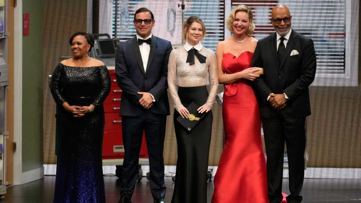https://www.mobilemasala.com/film-gossip/From-The-Sopranos-to-Greys-Anatomy-the-75th-Emmy-Awards-deliver-a-night-of-TV-reunion-magic-i206547