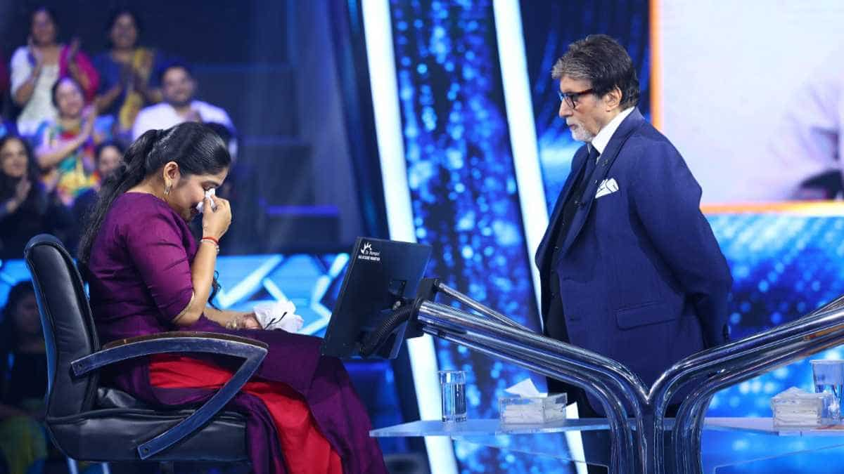 Kaun Banega Crorepati 16: Amitabh Bachchan's heartwarming gesture leaves contestant teary-eyed | Check out photos