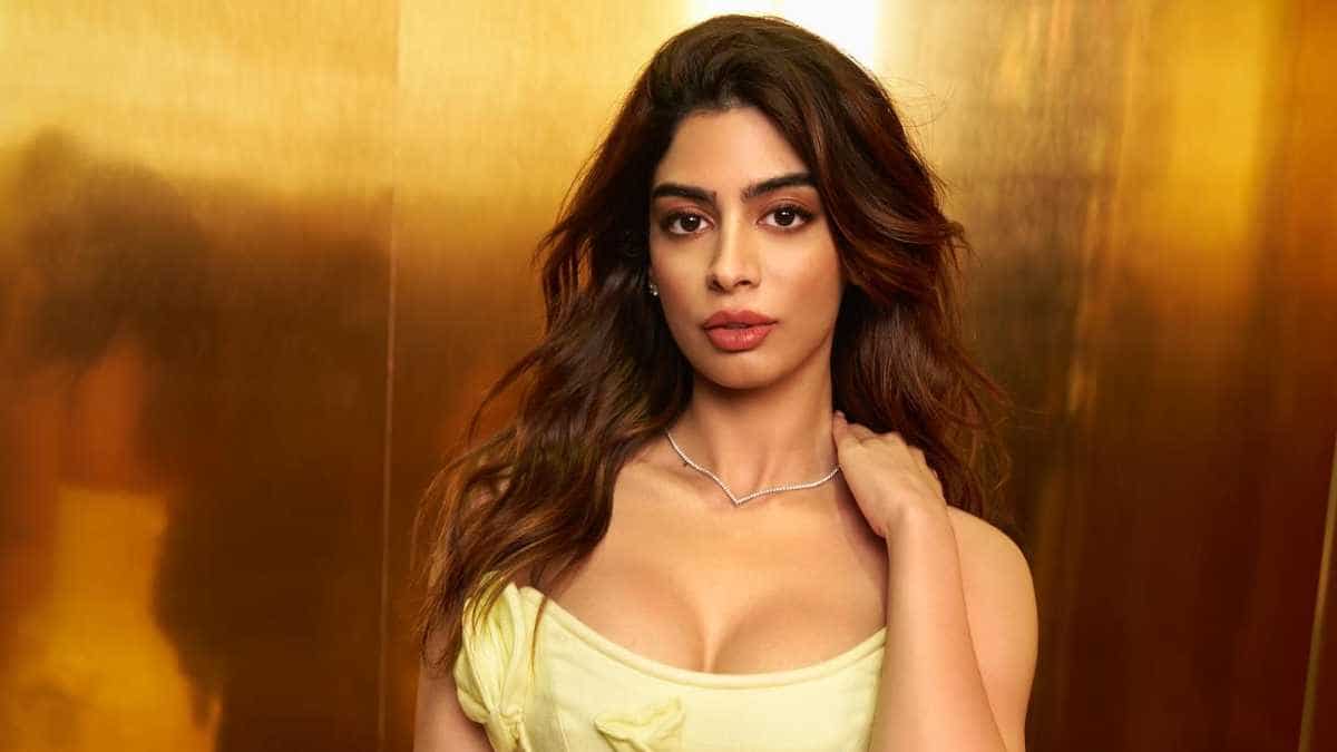 https://www.mobilemasala.com/film-gossip/Koffee-With-Karan-8---I-was-scared-and-fully-shaking-Khushi-Kapoor-recounts-her-audition-for-The-Archies-i203308