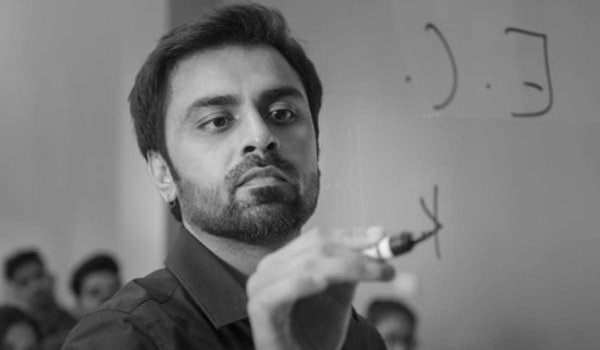 Jitendra Kumar as Jeetu Bhaiya in Kota Factory