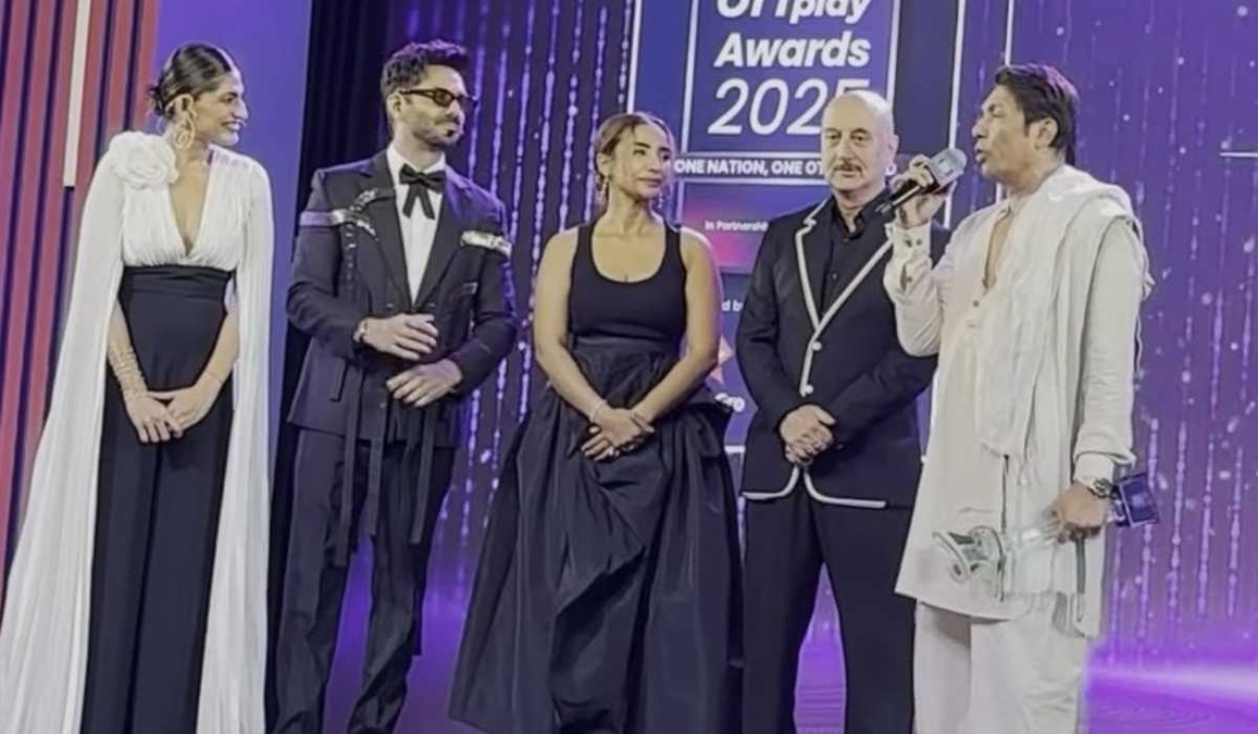 OTTplay Awards 2025: Shekhar Suman mimics Anupam Kher's Saransh dialogue, sparking nostalgia | Watch