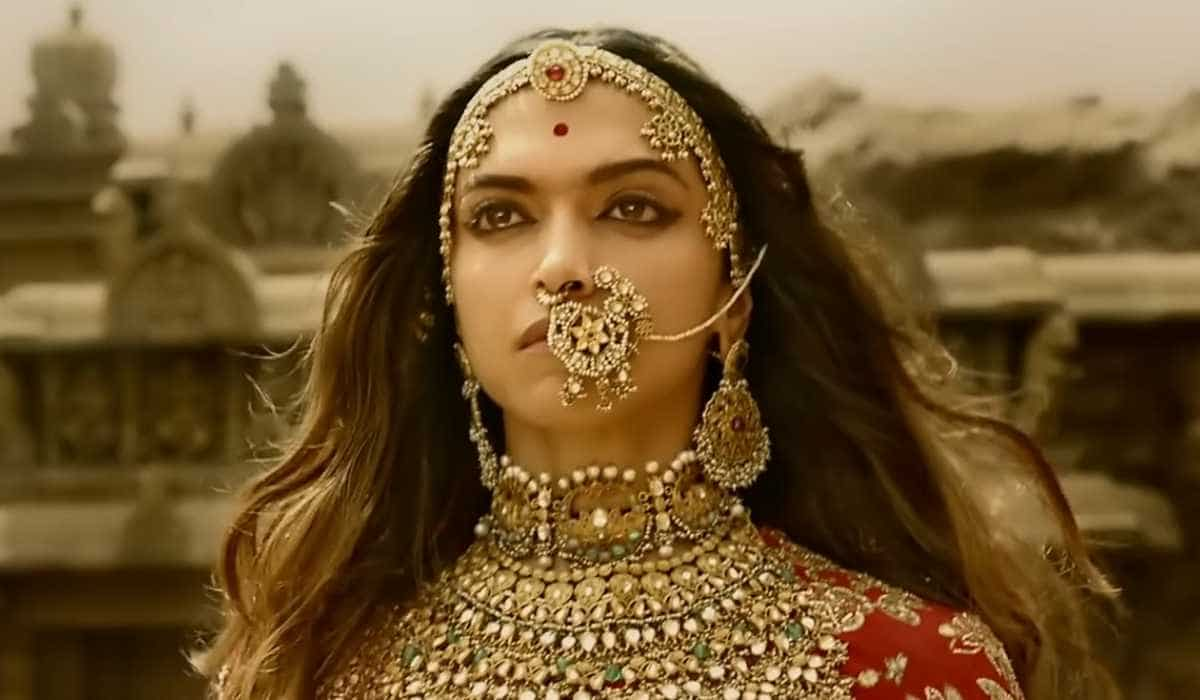 https://www.mobilemasala.com/movies/Padmaavats-re-release-delayed-new-date-set-for-its-7th-anniversary-with-Deepika-Padukone-Ranveer-Singh-and-Shahid-Kapoor-i338346