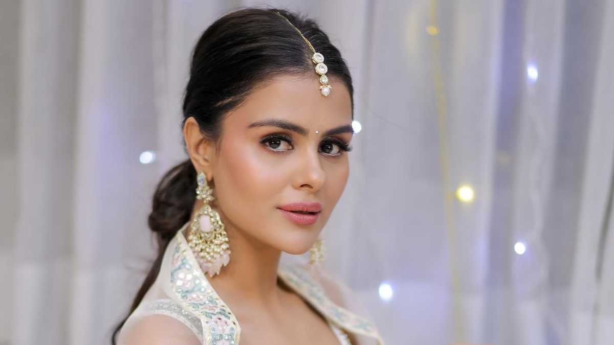 Dus June Ki Raat - Priyanka Chahar Choudhary begins shoot for her debut OTT show; see photo