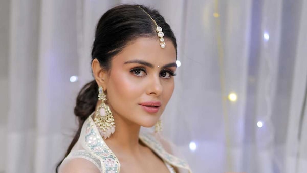 Dus June Ki Raat - Priyanka Chahar Choudhary begins shoot for her debut OTT show; see photo