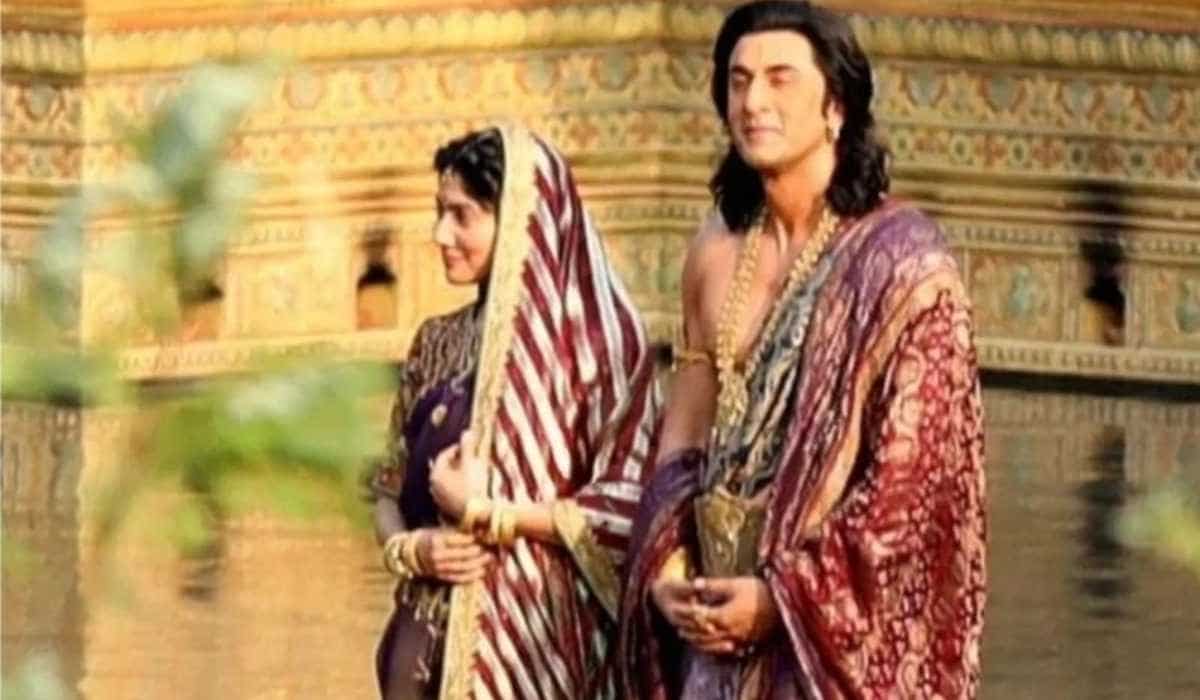 https://www.mobilemasala.com/film-gossip/LEAKED-Ranbir-Kapoor-and-Sai-Pallavis-first-look-as-Lord-Ram-and-Goddess-Sita-from-Nitesh-Tiwaris-Ramayana-goes-viral-i258218