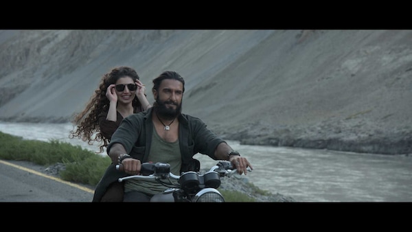 Ranveer Singh and Sara Arjun in a still from Dhurandhar