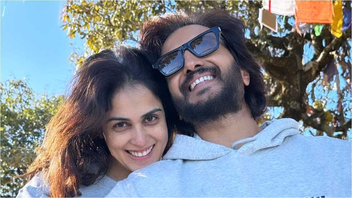 Riteish Deshmukh pens adorable birthday wish for his 'baiko' Genelia; don't miss their goofy video