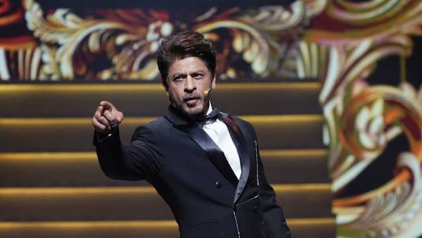 IIFA 2024: Shah Rukh Khan steals the show as he grooves to Jhoome Jo Pathaan; Vicky Kaushal, Karan Johar try to match steps | Watch