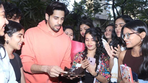 Sidharth Malhotra celebrates 39th birthday with fans; cuts cake and clicks selfies | Watch video