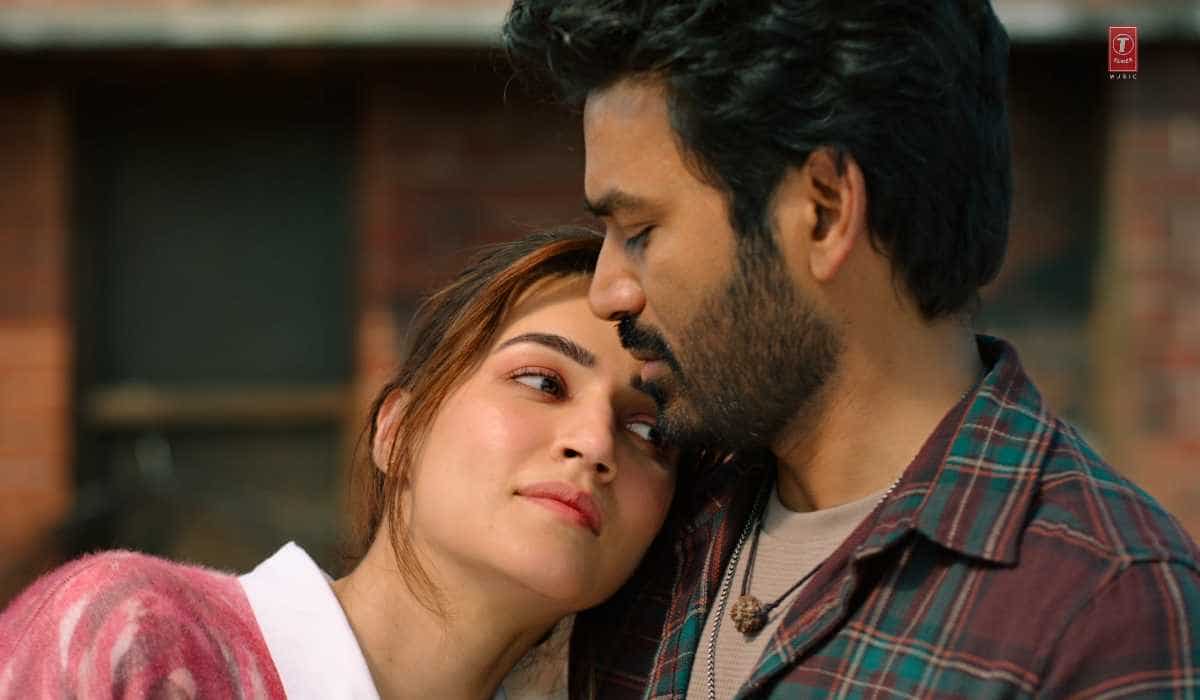 Tere Ishk Mein Twitter Review: Dhanush-Kriti Sanon's musical romance lacks logic