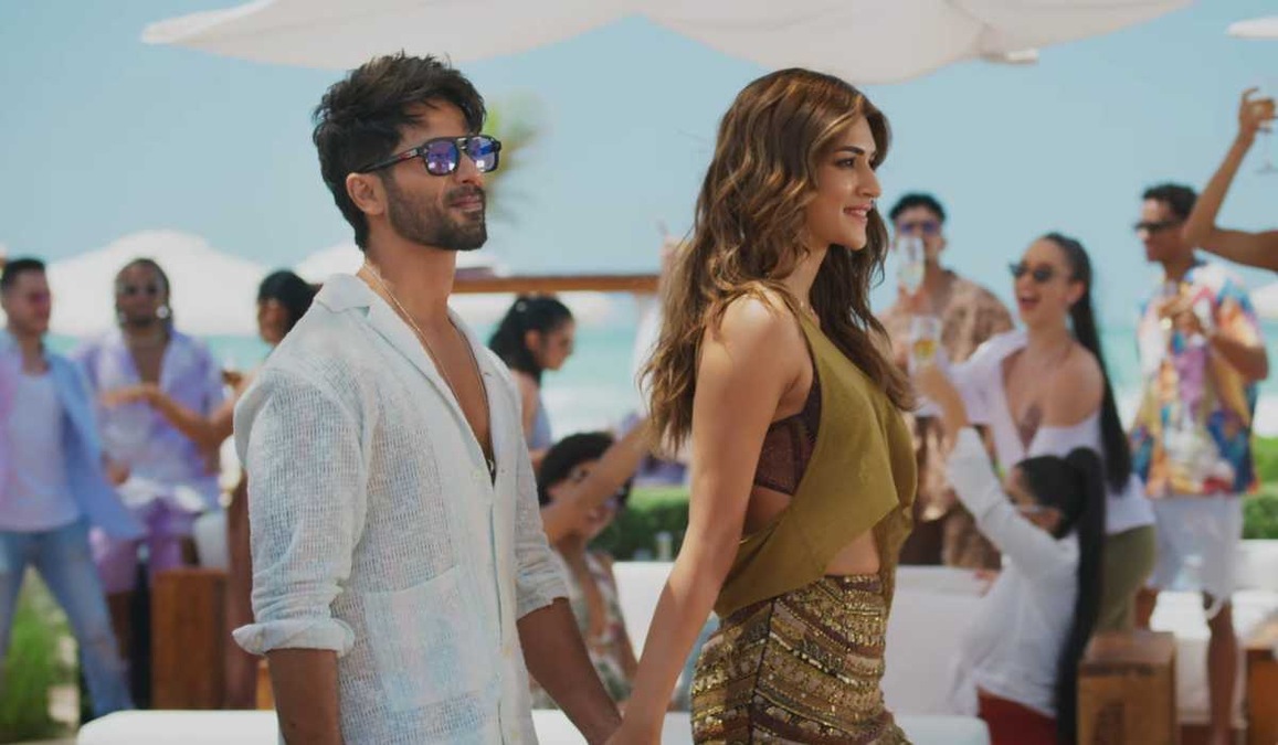 Teri Baaton Mein Aisa Uljha Jiya song Akhiyaan Gulaab teaser - Shahid Kapoor and Kriti Sanon's magnetic chemistry takes centre stage