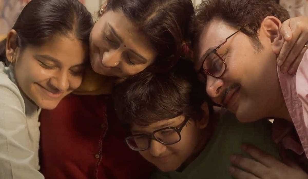 https://www.mobilemasala.com/movie-review/Yeh-Meri-Family-Season-3-review---Juhi-Parmar-Rajesh-Kumars-90s-drama-takes-an-overextended-trip-to-the-past-i230037