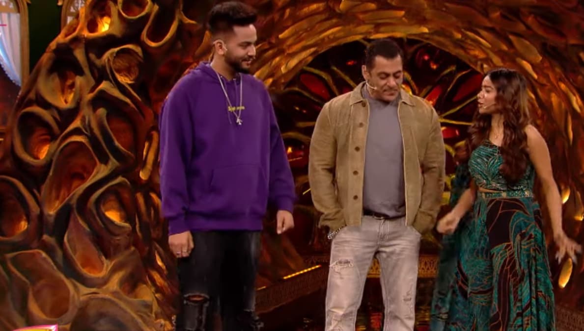 Bigg Boss 17 Bigg Boss OTT 2 winner Elvish Yadav and Manisha Rani arrive on Salman Khan s show latter FLIRTS with host