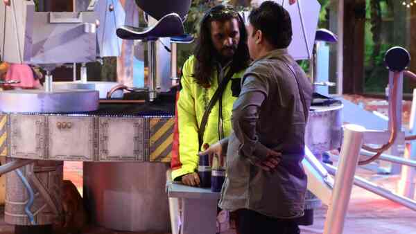 Bigg Boss 15: Abhijit Bichukale blackmails contestants that he will burn the house