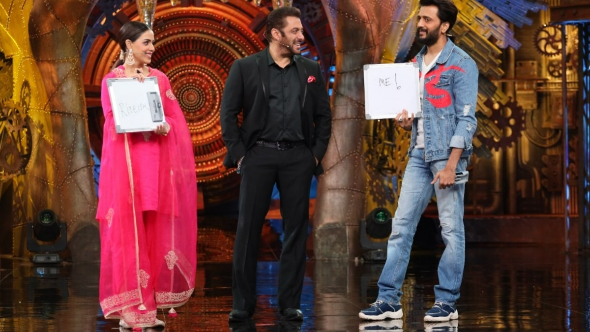 Ved Lavlay all over again! Riteish Deshmukh-Genelia D’Souza meet Salman Khan on Bigg Boss 16