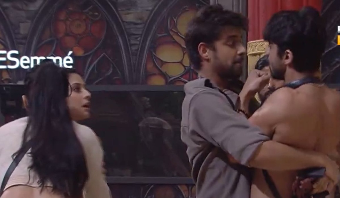 Bigg Boss 17 — While Isha Malviya and Abhishek Kumar get into a MAJOR argument, Khanzaadi and Samarth Jurel stop the two!