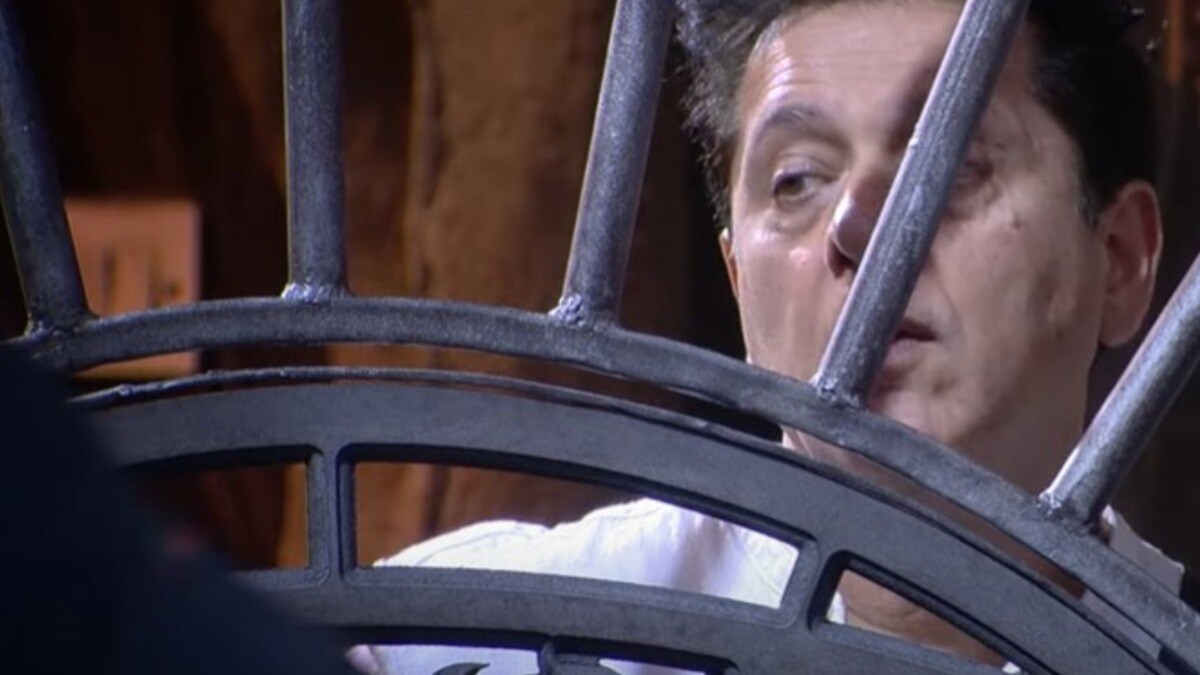 Bigg Boss 18 evictions: Arfeen Khan out Sara Arfeen Khan wails to