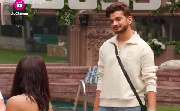 Bigg Boss 17: Soniya Bansal FLIRTS with Munawar Faruqui, asks him to 'palat'