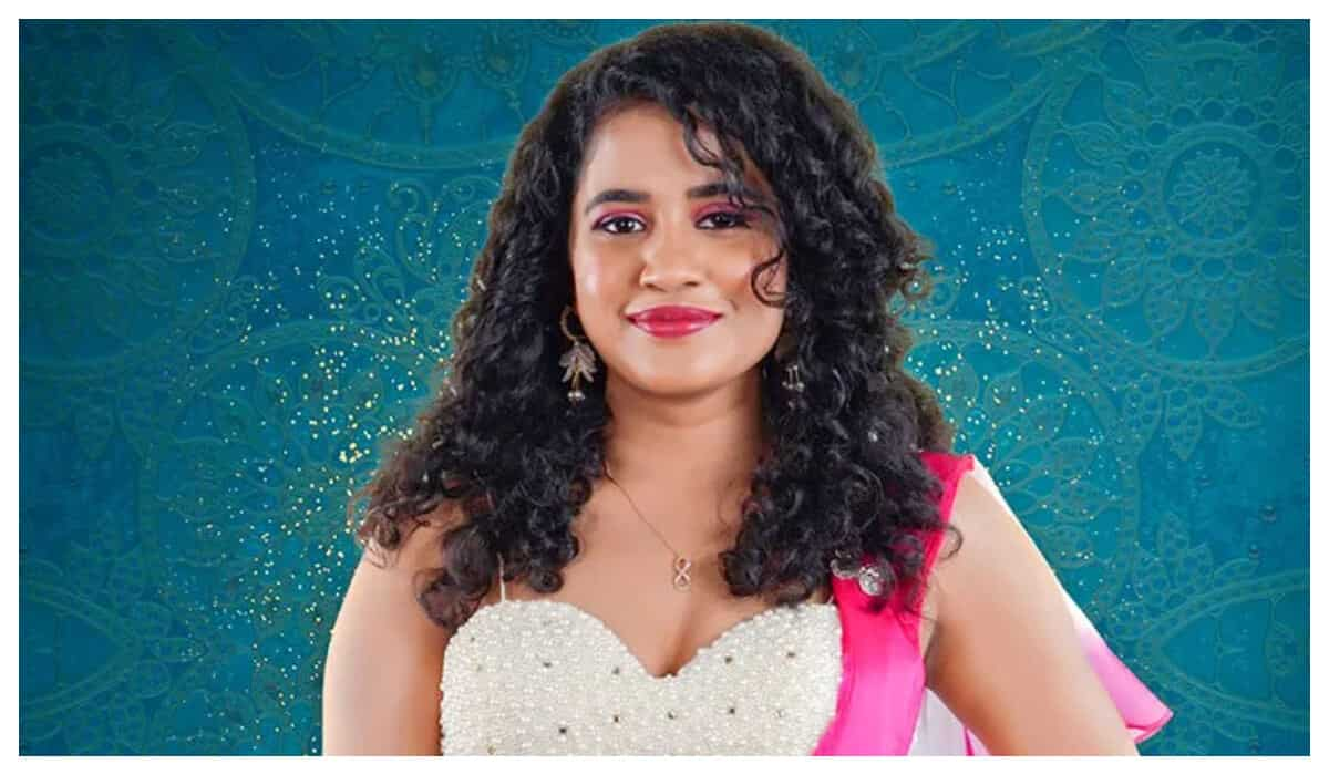 https://www.mobilemasala.com/film-gossip/Bigg-Boss-8-Telugu-Kirrak-Seeta-gets-eliminated in-a-shocking-manner-i308036