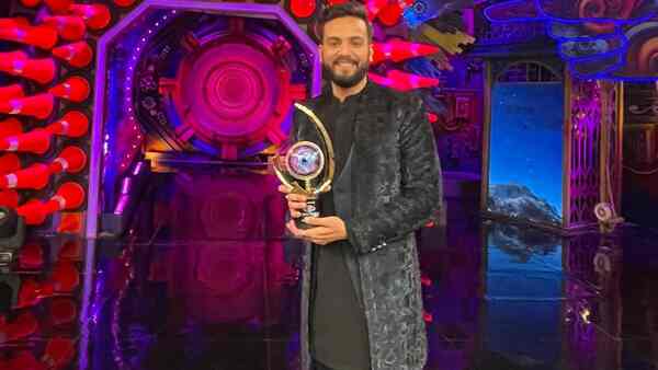 Bigg Boss OTT 2 winner Elvish Yadav creates history, becomes FIRST wild card contestant to lift the trophy on Salman Khan’s show