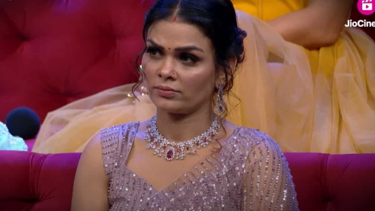 https://www.mobilemasala.com/film-gossip/Payal-Malik-graces-Bigg-Boss-OTT-3-grand-finale-with-husband-Armaan-Malik-despite-divorce-claims-Watch-i286589