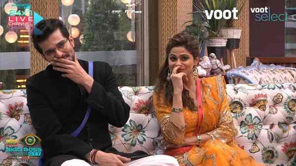 Bigg Boss OTT August 30 2021 written update: Shamita Shetty gets cozy in bed with Raqesh Bapat