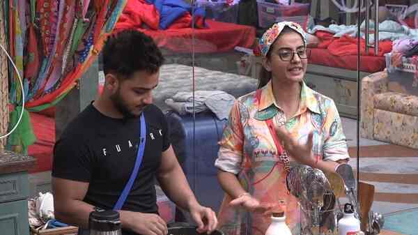 Bigg Boss OTT: Akshara tells Neha Bhasin 'aapko taang kholne aata hai', irks Shamita, Pratik